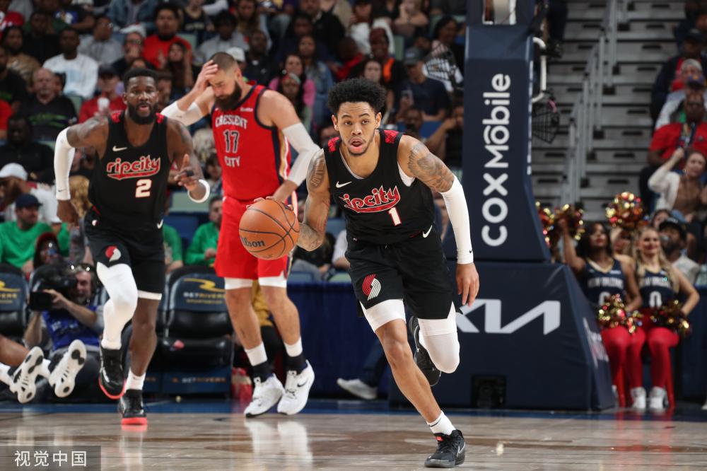 他在场上流 他在场上流