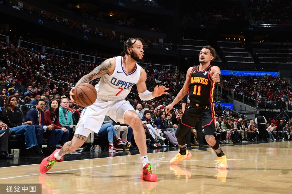 罗马诺：奥斯梅恩转会费支付方式仍有分歧，两队继续谈判.