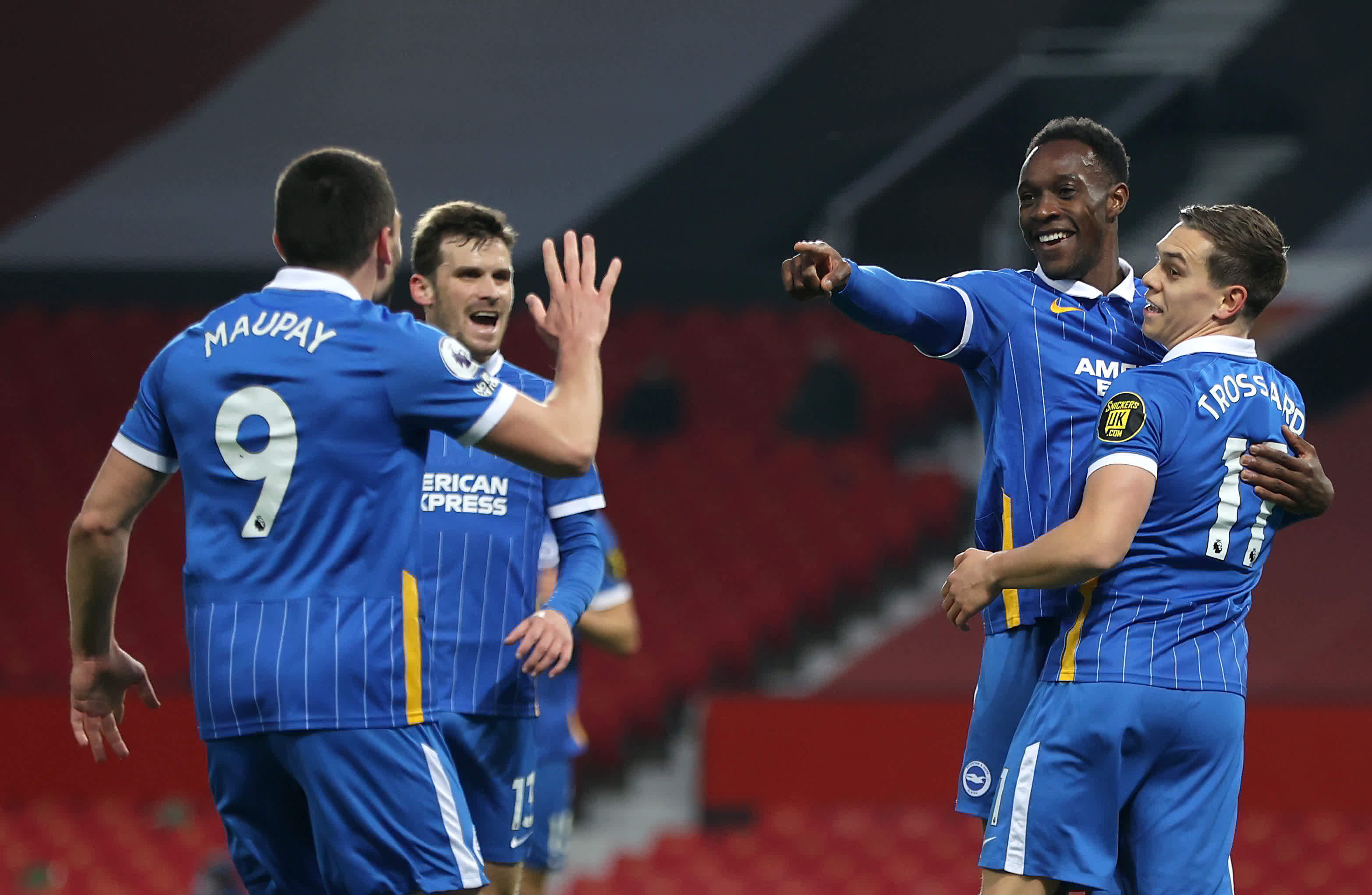 罗马诺：奥斯梅恩转会费支付方式仍有分歧，两队继续谈判.