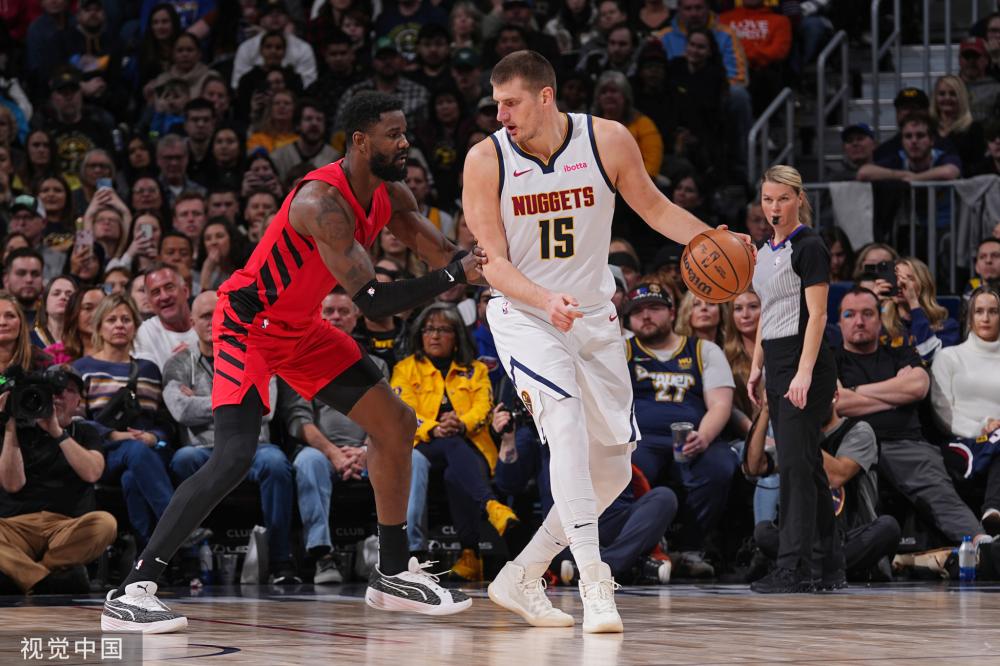 老爱徒离世，穆里尼奥在发布会上情绪激动，言语间满是悲痛.